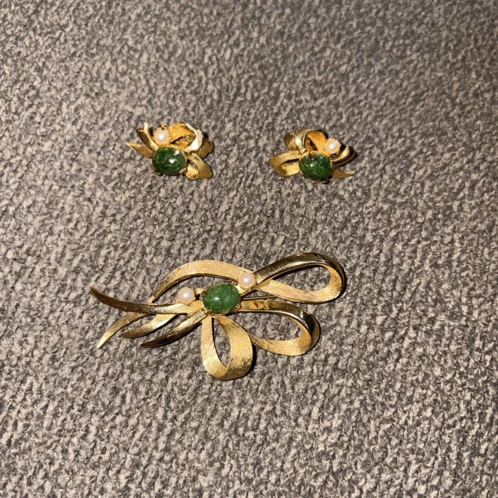 Vintage Gold Tone Jade Pearl Bow Ribbon Brooch, Designer Style Set Earrings